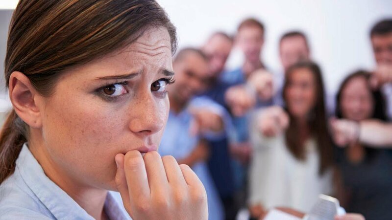 بررسی فوبیا یا ترس اجتماعی | کلینیک مغز و اعصاب اصفهان