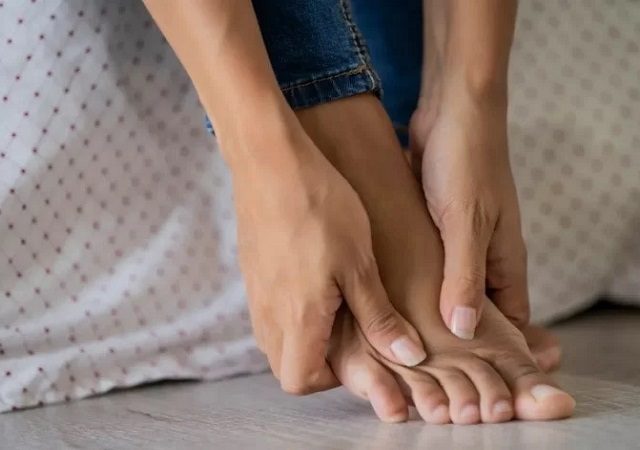 پرش عضلات | کلینیک مغز و اعصاب اصفهان | کلینیک تخصصی مغز و اعصاب نورون