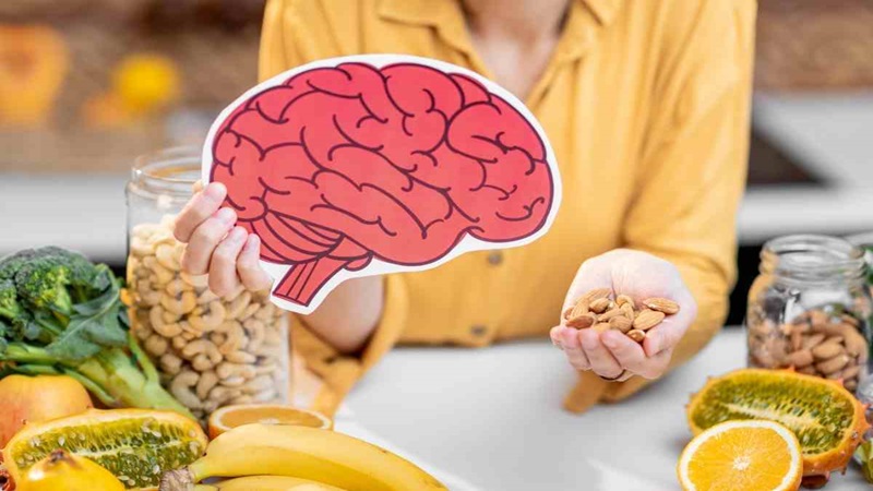 رژیم‌های غذایی برای سلامت مغز | کلینیک مغز و اعصاب اصفهان | کلینیک تخصصی مغز و اعصاب نورون